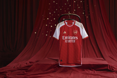 A adidas apresenta a nova camisola do Arsenal